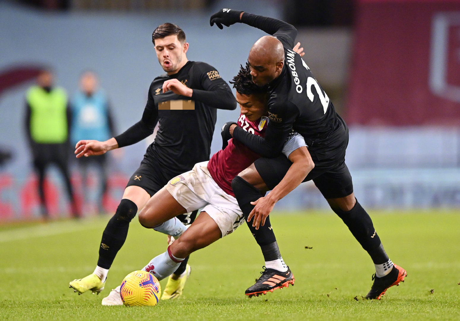 更因其对足 更因其对足